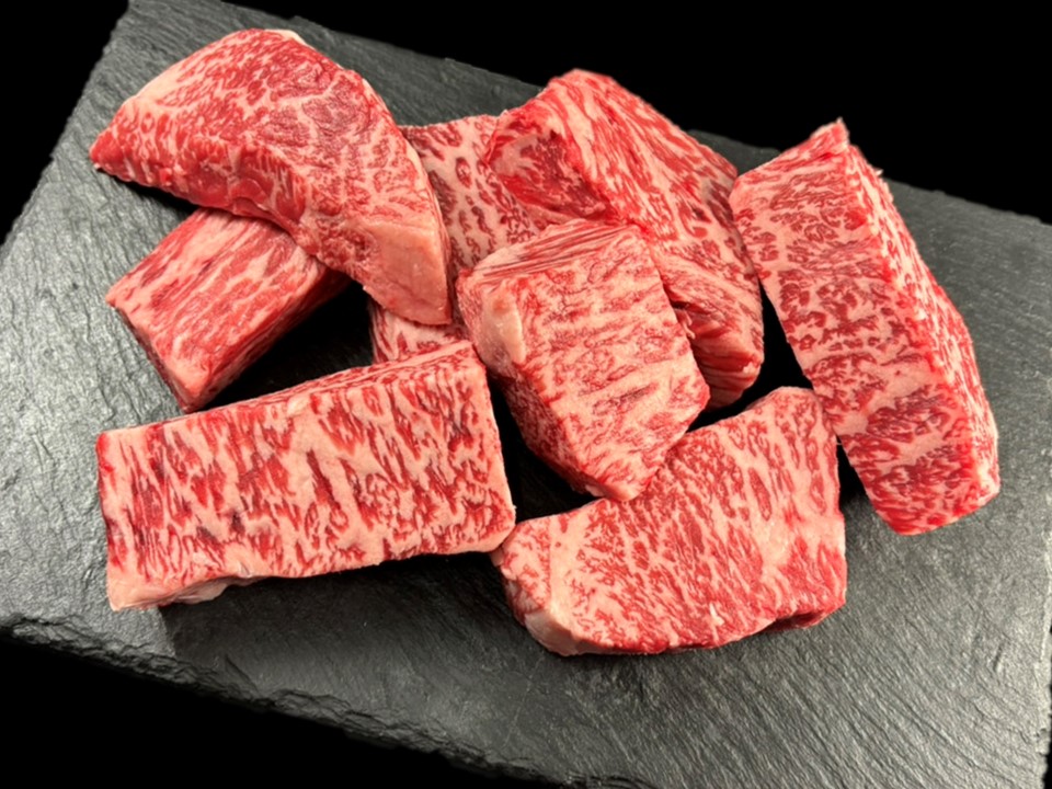 〔冷凍〕ふぞろいなステーキたち〔1パック＝500g〕